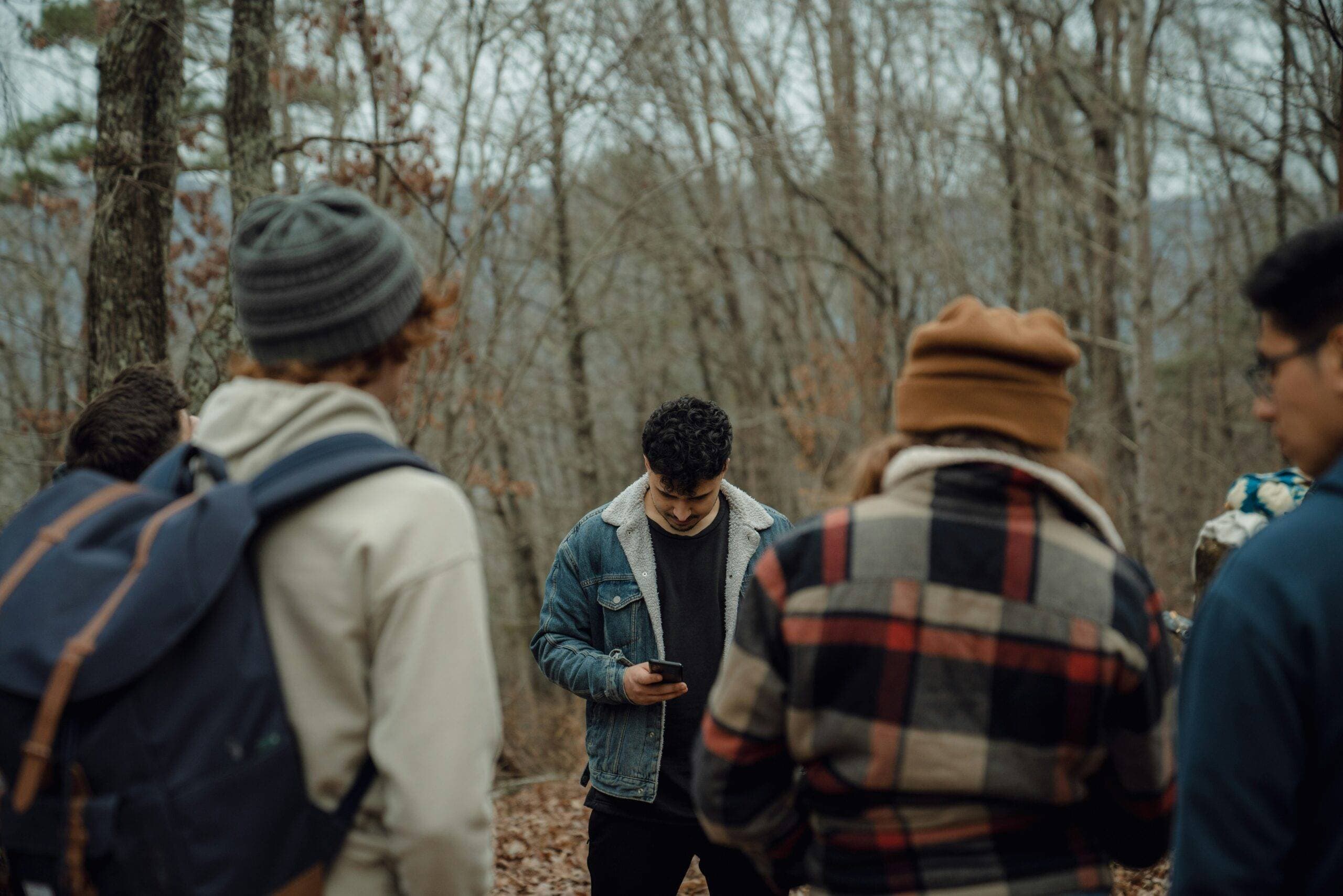 How to Break the Cycle of Distraction and Be More Emotionally Available